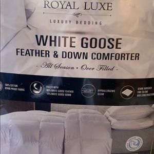 - Royal luxe - Goose down  and feather and down comforter size queen